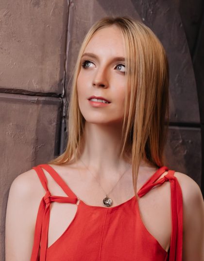 Подвеска со вставкой из лунного камня